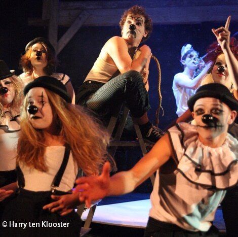 01-06-2012_theateruitvoering_the_youngones_02.jpg